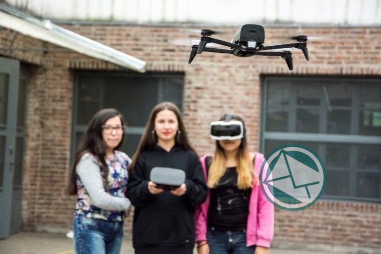 El Ministerio de Educación incentiva el desarrollo de la programación y la robótica en mujeres