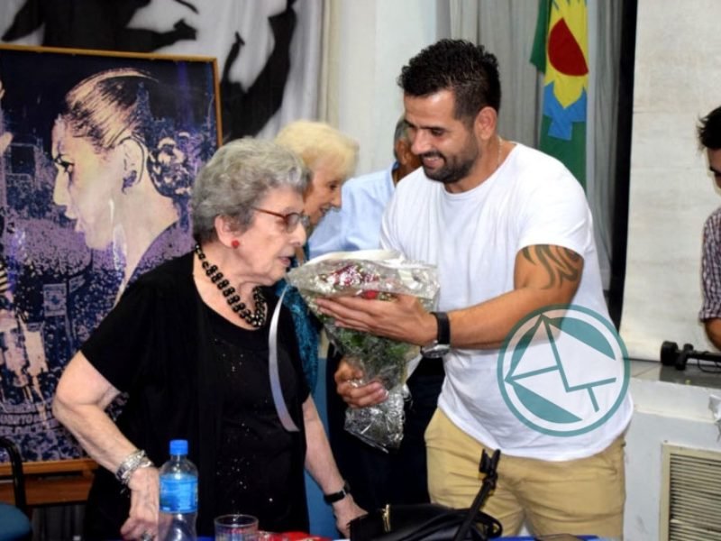 Homenaje a Madres y Abuelas de Plaza de Mayo en el PJ La Plata PJ Delia 1