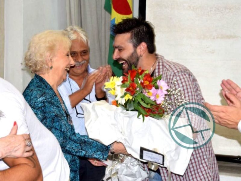 Homenaje a Madres y Abuelas de Plaza de Mayo en el PJ La Plata PJ Estela 2