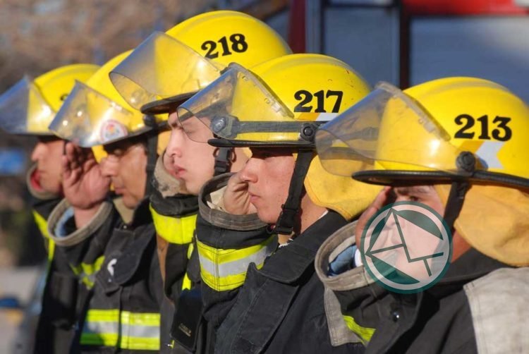 Proyecto busca que los bomberos voluntarios bonaerense cobren más y tengan menos años de servicio Proyecto busca que los bomberos voluntarios bonaerense cobren más y tengan menos años de servicio