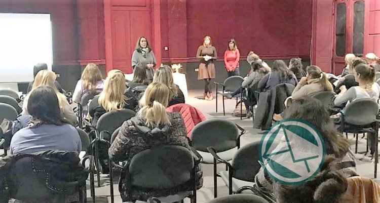 Capacitación municipal a docentes locales sobre el desarrollo y el lenguaje infantil en La Plata