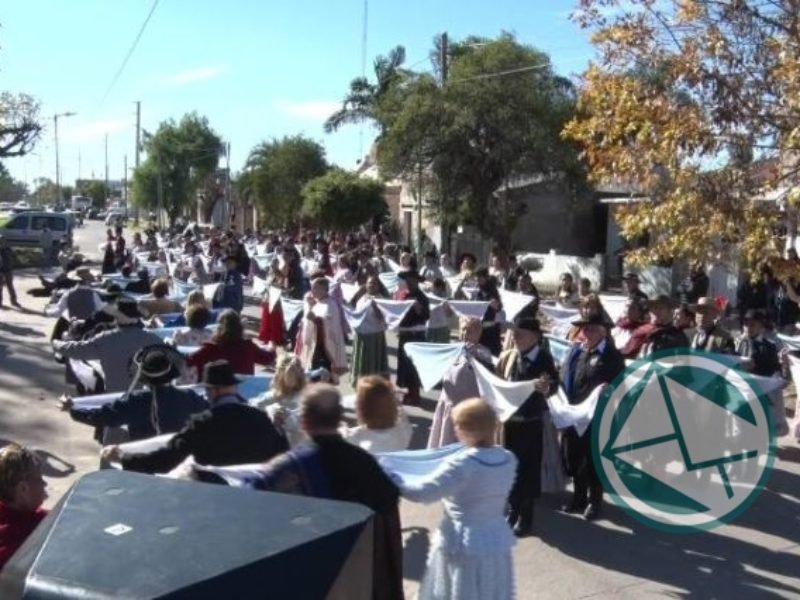 En celebración del 25 de Mayo de 1810 se bailó el Gran Pericón Nacional con más de 150 parejas En celebración del 25 de Mayo de 1810 se bailó el Gran Pericón Nacional con más de 150 parejas 1