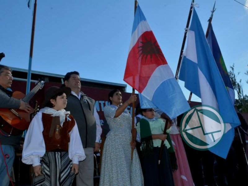 En celebración del 25 de Mayo de 1810 se bailó el Gran Pericón Nacional con más de 150 parejas En celebración del 25 de Mayo de 1810 se bailó el Gran Pericón Nacional con más de 150 parejas 2