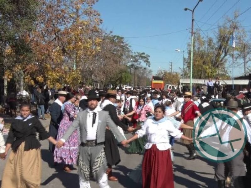 En celebración del 25 de Mayo de 1810 se bailó el Gran Pericón Nacional con más de 150 parejas En celebración del 25 de Mayo de 1810 se bailó el Gran Pericón Nacional con más de 150 parejas 5