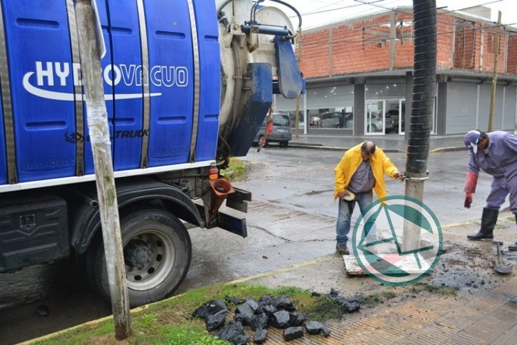 En plena lluvias refuerzan limpieza y mantenimiento de desagües en la ciudad En plena lluvias limpieza y mantenimiento de desagües en la ciudad 2