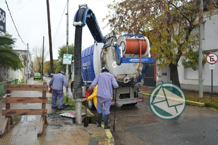 En plena lluvias refuerzan limpieza y mantenimiento de desagües en la ciudad En plena lluvias limpieza y mantenimiento de desagües en la ciudad 3
