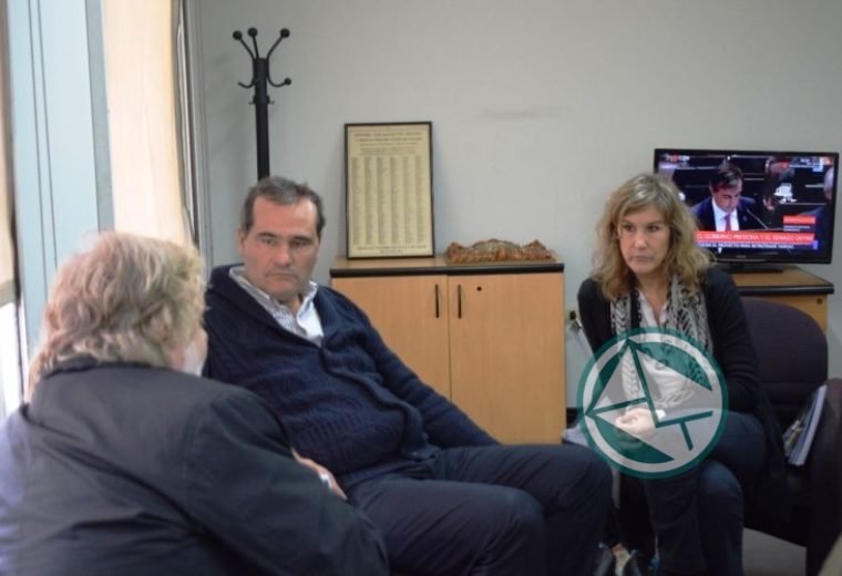 Escudero se reunión con Propietarios de Caballos ante el recorte en el Hipódromo 1