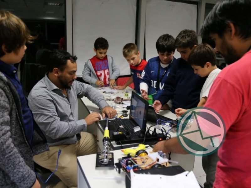 Finalizó el primer curso de robótica dictado por la Municipalidad de La Plata1
