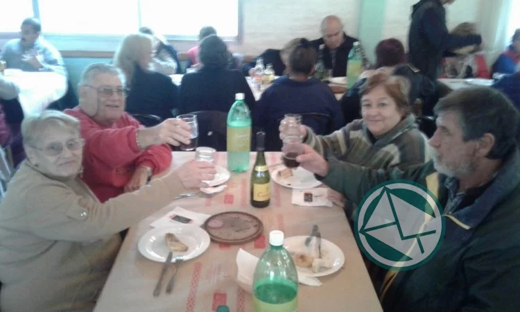 Jubilados de Berisso disfrutaron de un día de campo en Brandsen IPS 12