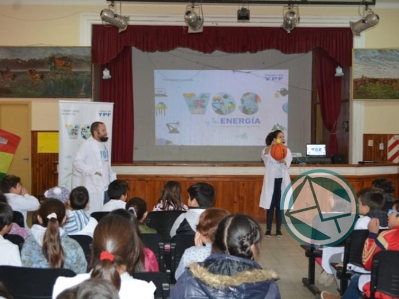La Fundación YPF adoctrina escuelas de Berisso 01