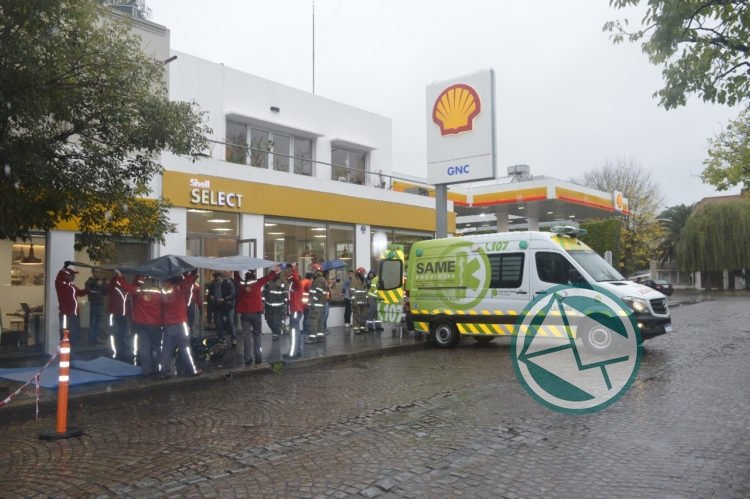 Simulacro de incendio en una estación de servicios Simulacro de incendio en una estación de servicio 3