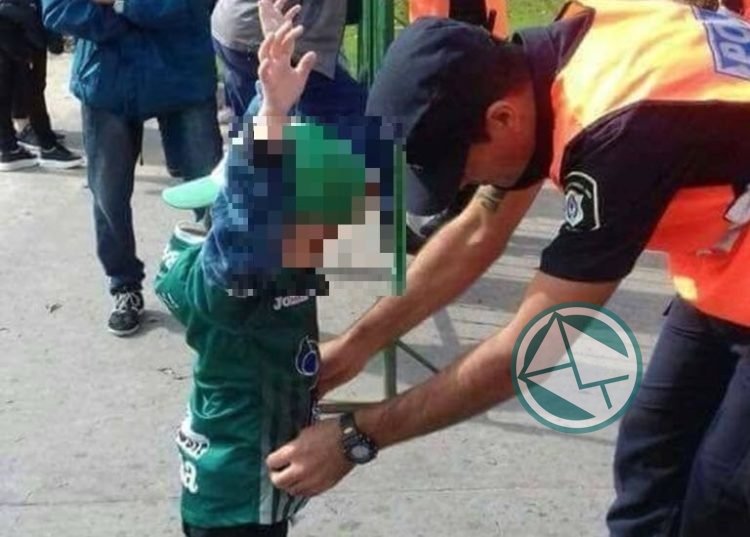 Piden al APREVIDE informe sobre los cacheos policiales a menores en espectáculos deportivos Piden al APREVIDE informe sobre los cacheos policiales a menores en espectáculos deportivos