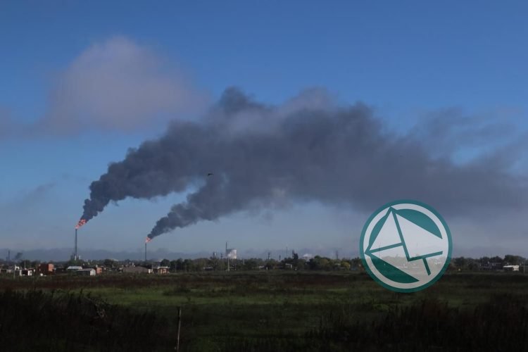 La empresa YPF informa sobre emanaciones de humos ocurridas este jueves