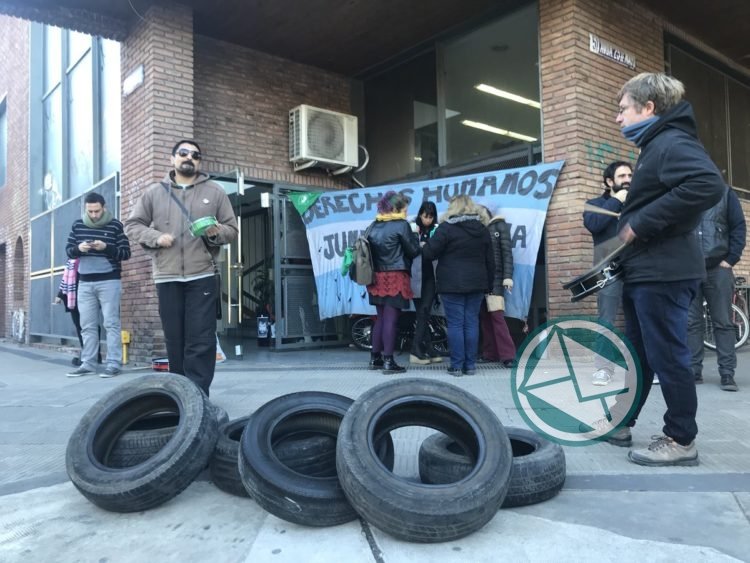 Vidal avanza con los despidos en la línea 144 y temen privatización Vidal avanza con los despidos en la línea 144 y temen privatización