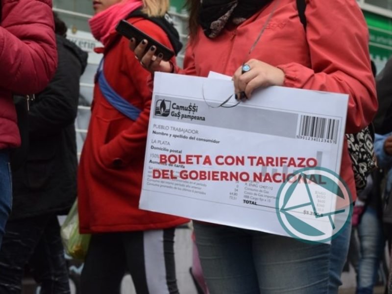protesta contra el tarifazo en Camuzzi, ABSA y EDELAP 01