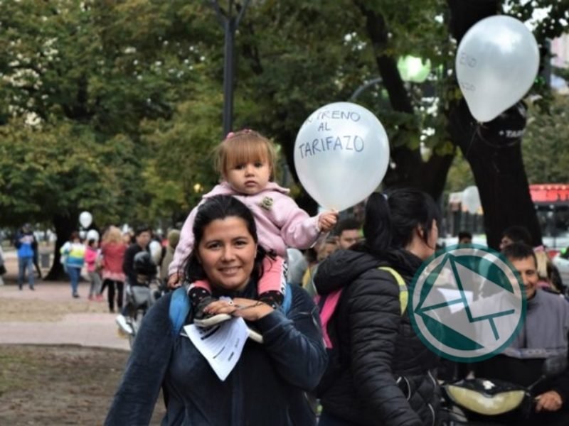 protesta contra el tarifazo en Camuzzi, ABSA y EDELAP 03
