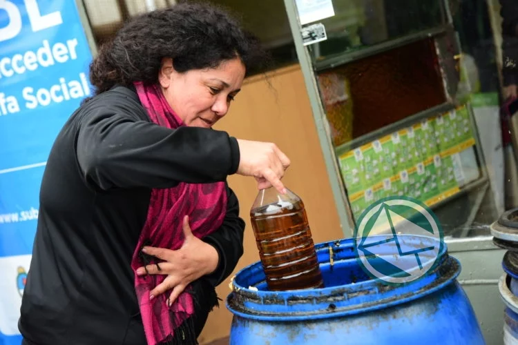 Plan Bío: Vecinos y comerciantes de La Plata recolectan su aceite usado para hacer biocombustible