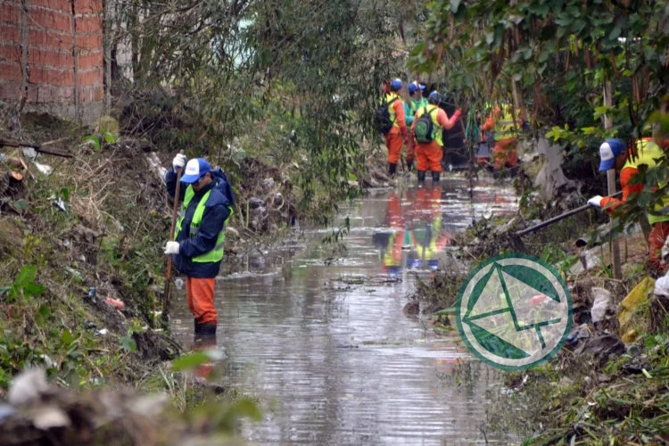 Limpieza y mantenimiento en arroyos entre La Plata y Provincia