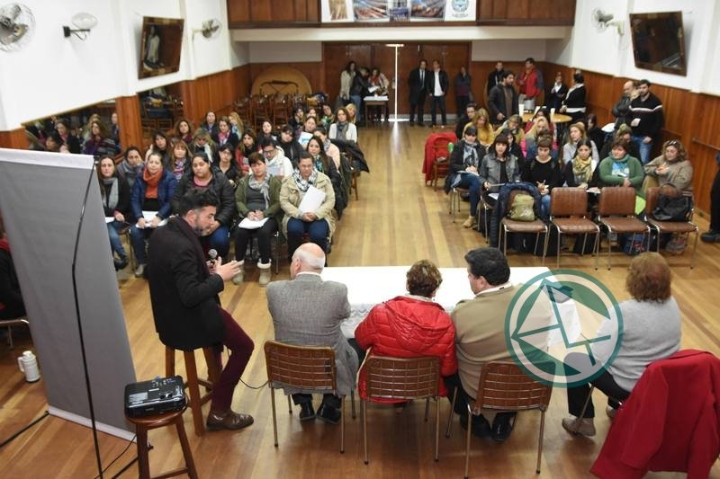 Seminario sobre el abordaje de Maltrato y Abuso Sexual Infantil Seminario sobre el abordaje de Maltrato y Abuso Sexual Infantil