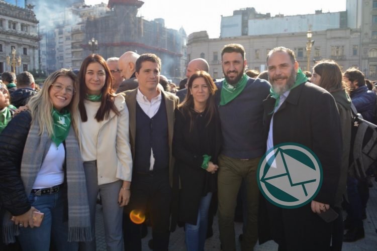 La diputada Benaza presente en el Congreso Nacional para apoyar la legalización del aborto La diputada Benaza presente en el Congreso Nacional para apoyar la legalización del aborto