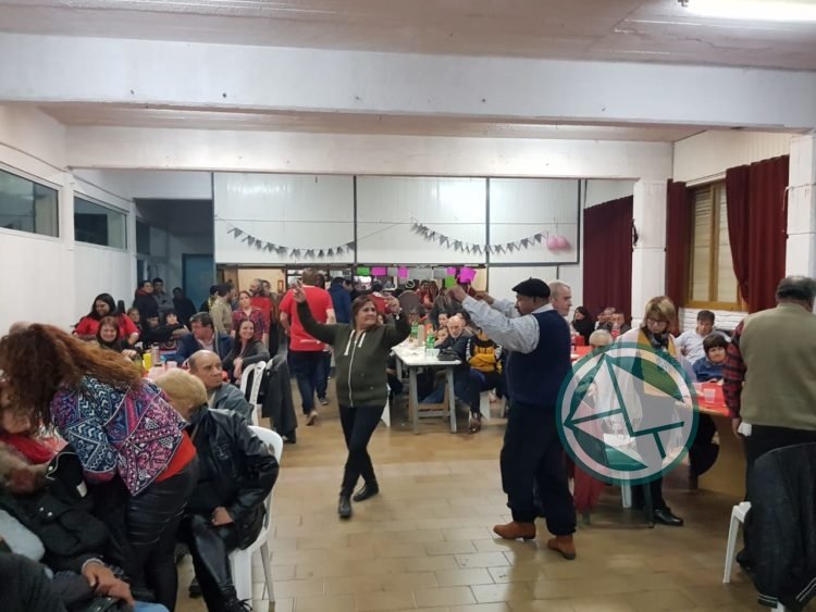 Éxito del bingo y peña familiar de JR de Berisso a beneficios de copas de leche Éxito del bingo y peña familiar de JR de Berisso a beneficios de copas de leche 2