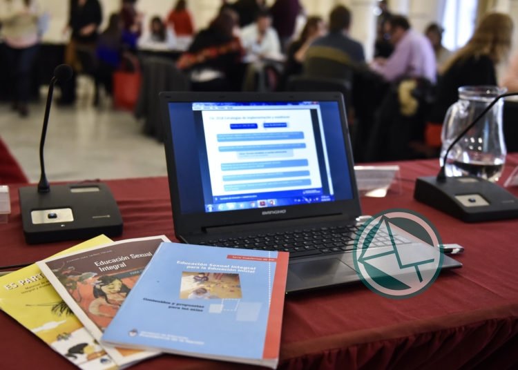 Educación Sexual Integral: formación virtual para docentes de todo el país