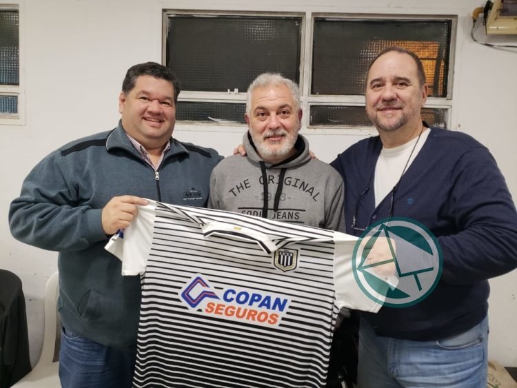 El Intendente Nedela visitó el Club Estrella de Berisso