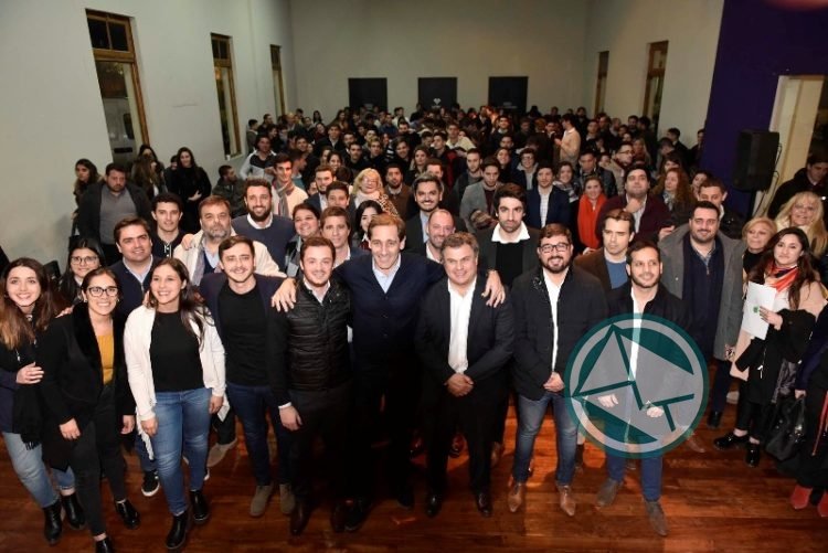 Garro, Lopez Medrano y Scarsi encabezaron encuentro junto a jóvenes militantes de Cambiemos