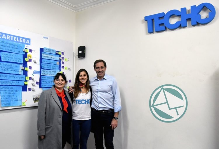 Garro visitó la sede de Techo La Plata