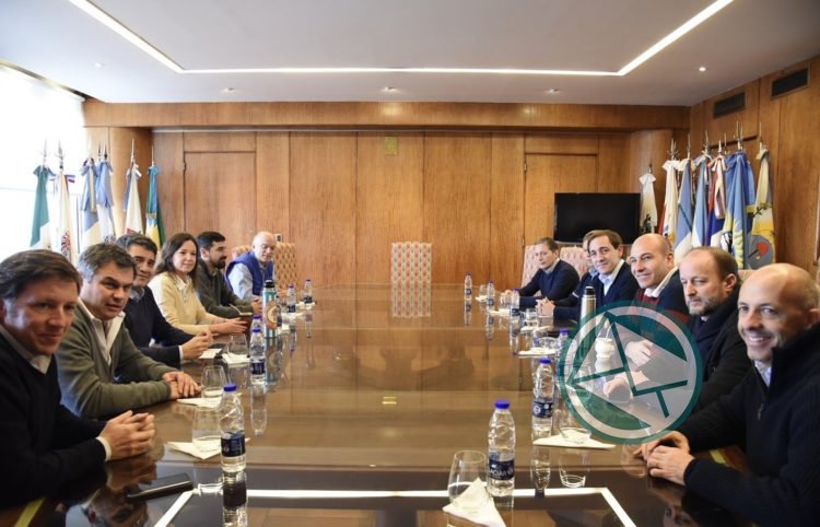 Garro y otros intendentes se juntaron para generar acciones de inclusión junto a Desarrollo Social Nacional