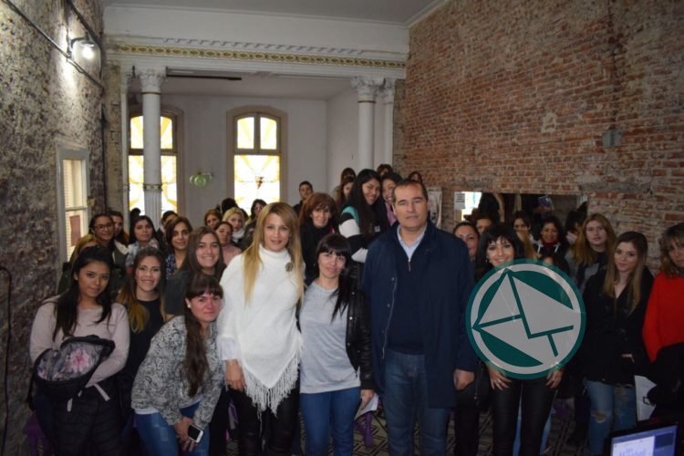 Escudero propone incorporar talleres de "grooming" en las escuelas