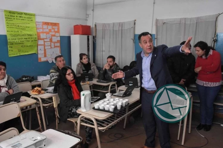 Más de 2.500 escuelas cuentan con conectividad a internet Más de 2.500 escuelas cuentan con conectividad a internet 01
