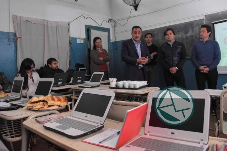 Más de 2.500 escuelas cuentan con conectividad a internet Más de 2.500 escuelas cuentan con conectividad a internet 05