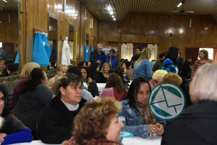 Reunión de mujeres afines a la candidatura del empresario Cagliardi