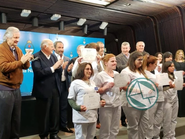 Egreso de 30 auxiliares gerontológicos formados en el ATSA La Plata
