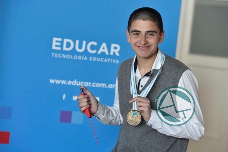 Estudiantes ganaron las olimpíadas internacionales de Biología, Química y Física Estudiantes ganaron las olimpíadas internacionales de Biología, Química y Física 3
