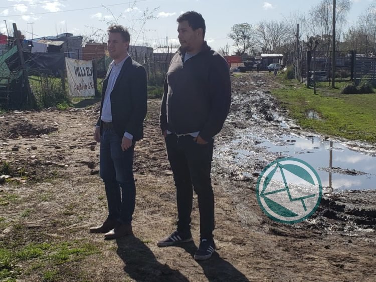 Federico Martelli: “Le pedimos a Garro que actúe como gestión y ayude a los vecinos, las calles son intransitables” Federico Martelli Calles Melchor Romero 4