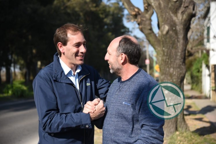 Garro recorrió la recientemente renovada calle Güemes de City Bell Garro recorrió la recientemente renovada calle Güemes de City Bell