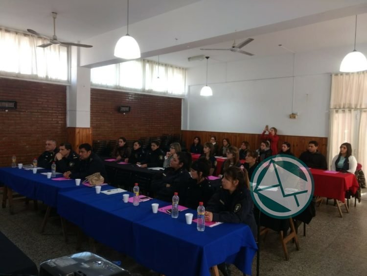 Jornada de capacitación a policías en temas de género