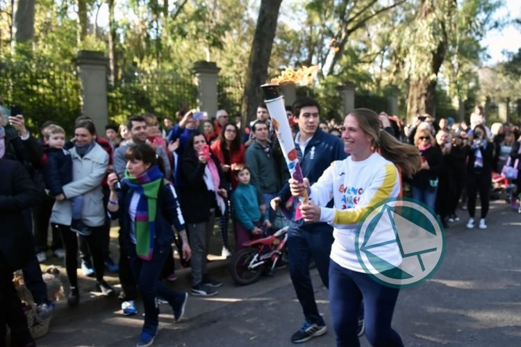 En una colorida e histórica jornada, La Plata recibió la Antorcha Olímpica La Plata recibió la Antorcha Olímpica 07