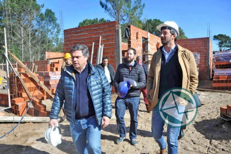 López Medrano visitó obras de un nuevo Centro Comunitario en Pinamar