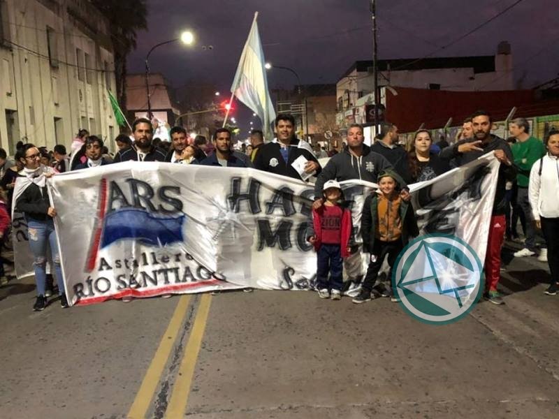 Más de tres mil personas inundaron las calles de Berisso para defender el Astillero