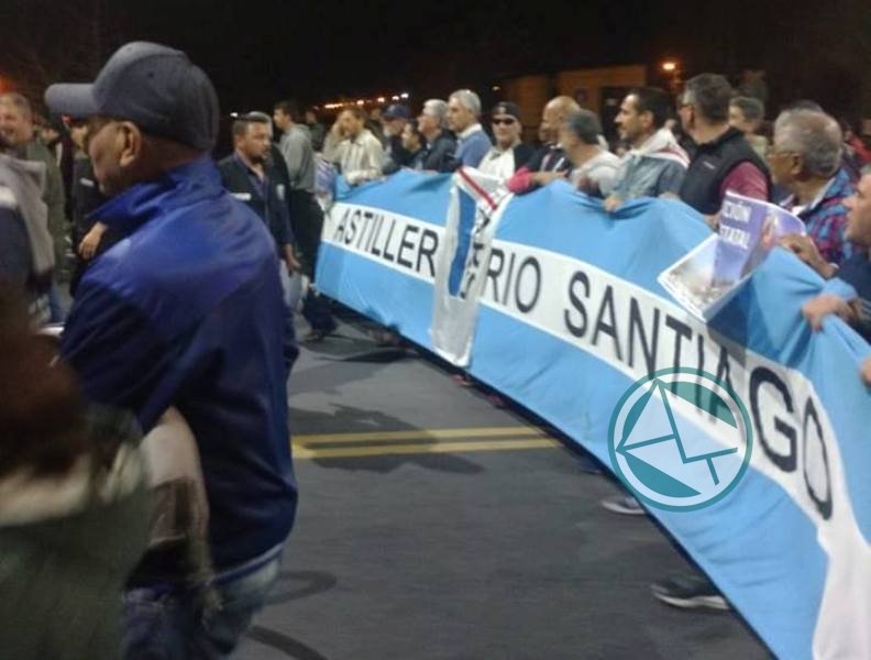 Más de tres mil personas inundaron las calles de Berisso para defender el Astillero Marcha de Antorchas ARS en Berisso3