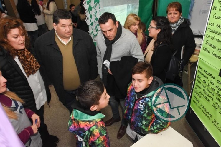 Nedela recorrió la Feria de Ciencia, Arte y Tecnología en la Escuela 1