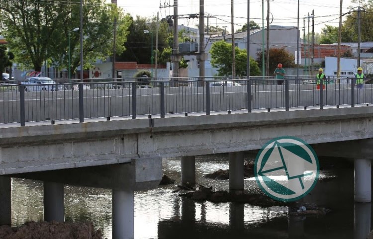 Reconstrucción del puente hidráulico en Centenario y 514