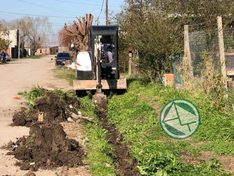 Limpieza de desagües y arreglos de calles en Barrio Santa Teresita Limpieza de desagües y arreglos de calles en Barrio Santa Teresita