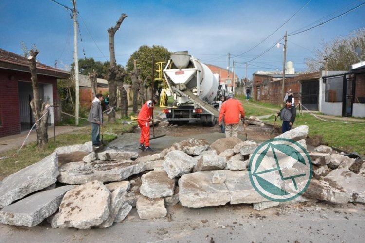 Trabajos de bacheo en calle 81 Bis y 123 de Villa Progreso