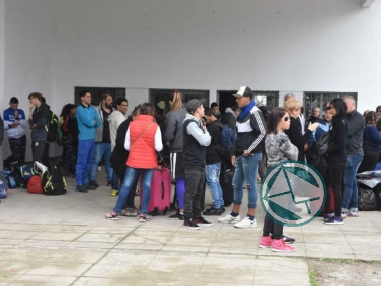 Con 135 integrantes, la delegación de Berisso partió rumbo a Mar del Plata Con 135 integrantes, la delegación de Berisso partió rumbo a Mar del Plata2