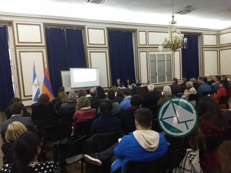 Disertación de la embajadora de Armenia en la UNLP
