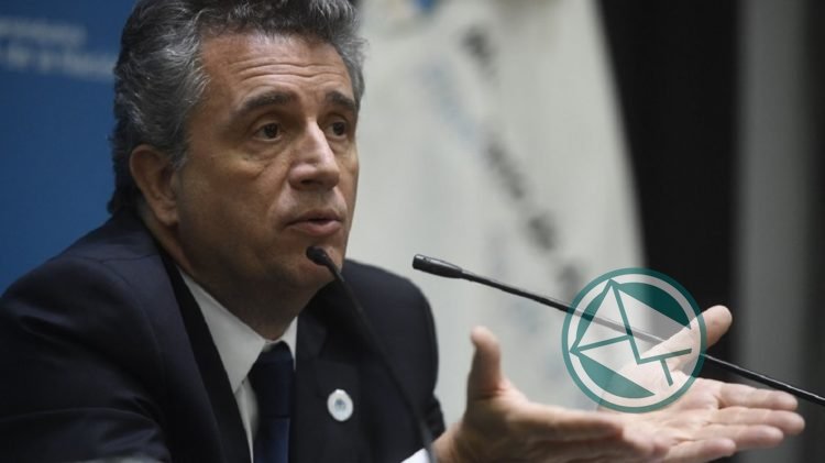Agroindustria: A la crisis por los despidos se suma una denuncia penal contra el ministro Etchevehere